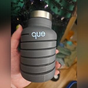 Gray Que Collapsible Water Bottle. 40 Oz Extended. Silicone/Metal Mix